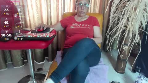 Snapshot of milf_brend chatting on 02.19.25 Milf Brend online show from 02.19.25