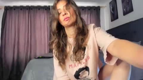 Snapshot of milf_darling chatting on 10.30.25 Victoria  online show from 10.30.25