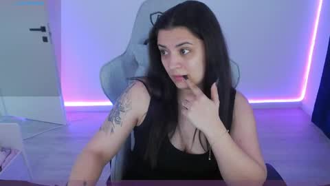 Snapshot of milf_isa chatting on 04.06.26 Isabelle online show from 04.06.26