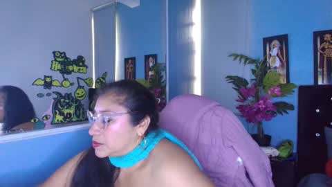 Snapshot of milf_latinn chatting on 10.16.25 milf latinn online show from 10.16.25