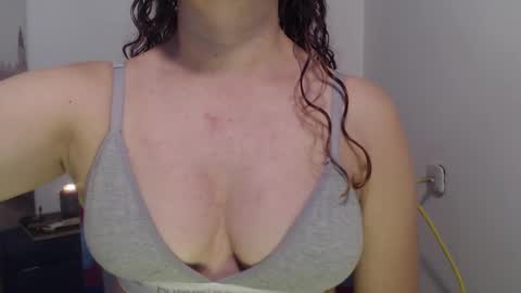 Snapshot of milf_valeria chatting on 09.08.25 Valeria online show from 09.08.25