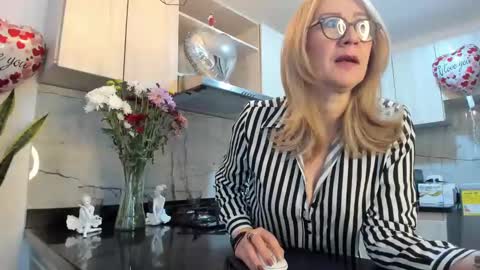 ASHLEY online show from 02.20.25