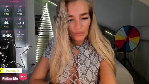 Snapshot of milfblondy chatting on 01.20.25 Ingrid online show from 01.20.25