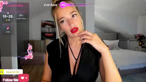 Snapshot of milfblondy chatting on 10.01.25 Ingrid online show from 10.01.25