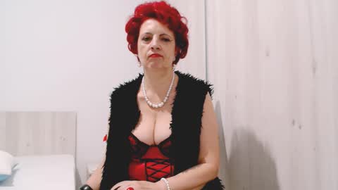 Snapshot of milffsupreme chatting on 11.23.25 Milfsupreme online show from 11.23.25
