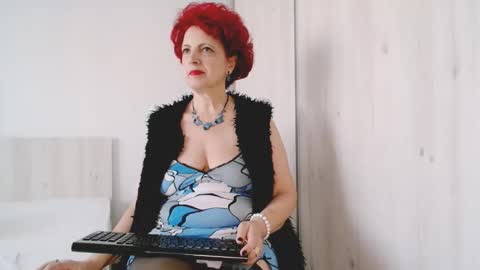 Snapshot of milffsupreme chatting on 11.24.25 Milfsupreme online show from 11.24.25