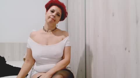 Snapshot of milffsupreme chatting on 12.05.25 Milfsupreme online show from 12.05.25