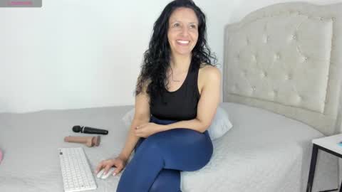 Snapshot of milfnew chatting on 12.16.25 Nataly online show from 12.16.25