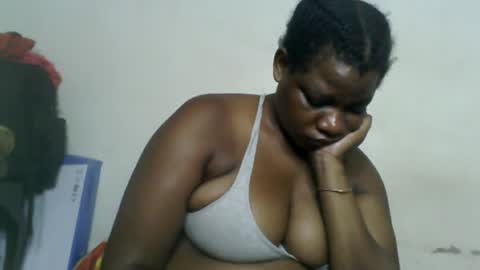 Snapshot of milk_titz chatting on 12.19.24 kinwity online show from 12.19.24