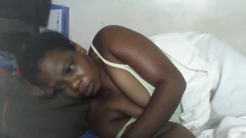 Snapshot of milk_titz chatting on 12.21.24 kinwity online show from 12.21.24