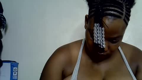 Snapshot of milk_titz chatting on 01.06.25 kinwity online show from 01.06.25