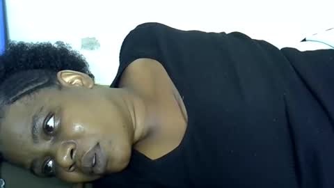 Snapshot of milk_titz chatting on 01.11.25 kinwity online show from 01.11.25