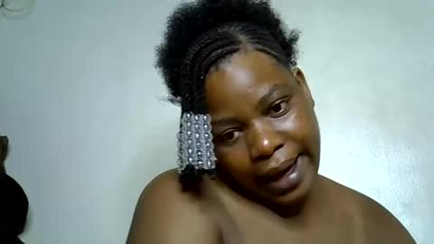 Snapshot of milk_titz chatting on 01.12.25 kinwity online show from 01.12.25