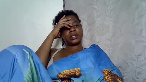 Snapshot of milk_titz chatting on 01.22.25 kinwity online show from 01.22.25