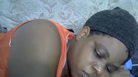 Snapshot of milk_titz chatting on 02.11.25 kinwity online show from 02.11.25