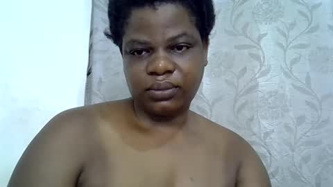 Snapshot of milk_titz chatting on 02.13.25 kinwity online show from 02.13.25