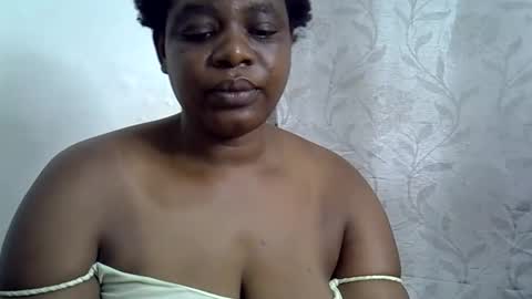 Snapshot of milk_titz chatting on 02.16.25 kinwity online show from 02.16.25