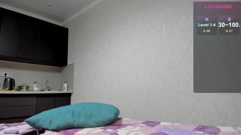 Snapshot of milkaeliza1 chatting on 11.21.25 MilkaLiza online show from 11.21.25