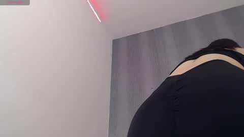 Snapshot of milker_amira chatting on 02.10.25 Amira online show from 02.10.25