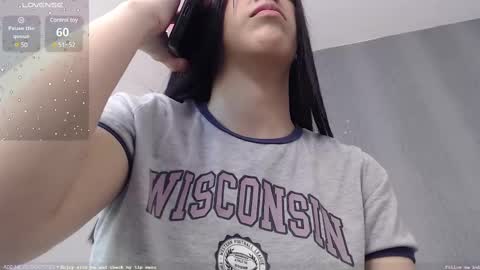 Snapshot of milker_amira chatting on 03.10.25 Amira online show from 03.10.25