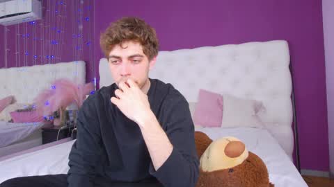 Snapshot of milkhunter_ chatting on 04.11.26 milkhunter_ online show from 04.11.26