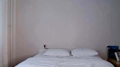 Snapshot of milky__way_ chatting on 11.19.25 milky__way_ online show from 11.19.25