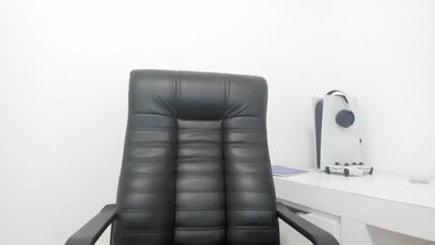 Snapshot of milkykandy chatting on 12.11.24 Livia online show from 12.11.24