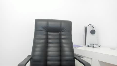 Snapshot of milkykandy chatting on 12.11.24 Livia online show from 12.11.24