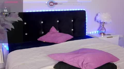 Snapshot of milla_cali chatting on 11.22.25 milla_cali online show from 11.22.25