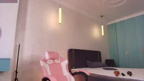 millaa_bella online show from 04.28.26