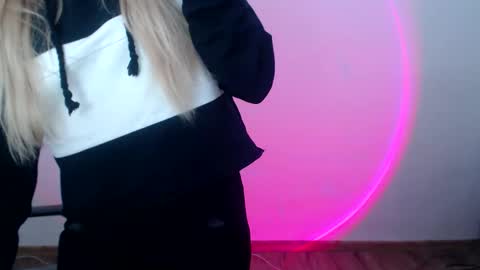 Snapshot of millaloveli chatting on 03.05.26 millaloveli online show from 03.05.26