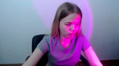 Snapshot of millaloveli chatting on 03.25.26 millaloveli online show from 03.25.26