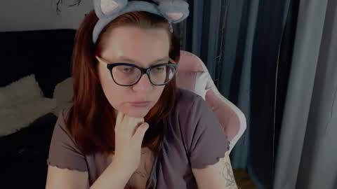 Snapshot of millapoolys chatting on 05.17.26 Milla online show from 05.17.26