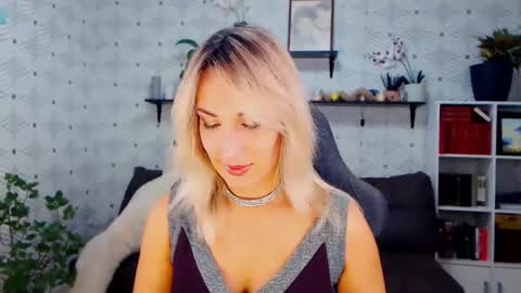 MillaXQueen online show from 11.04.25