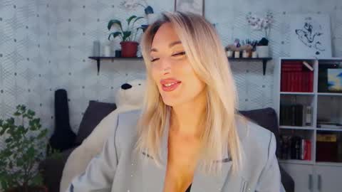 MillaXQueen online show from 06.06.26