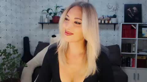 MillaXQueen online show from 06.22.26