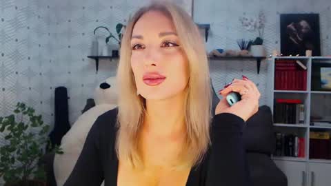 MillaXQueen online show from 06.29.26