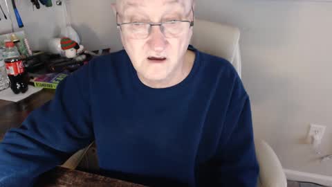 Snapshot of millenium0129 chatting on 02.15.25 millenium0129 online show from 02.15.25