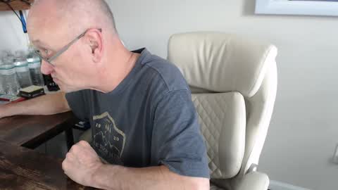 Snapshot of millenium0129 chatting on 10.08.25 millenium0129 online show from 10.08.25