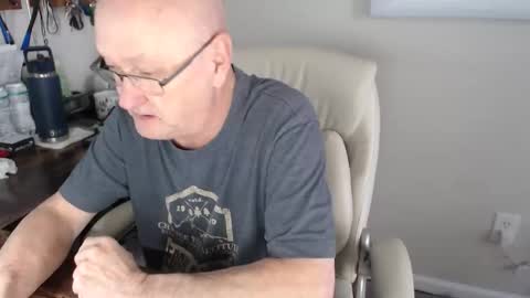 Snapshot of millenium0129 chatting on 11.21.25 millenium0129 online show from 11.21.25