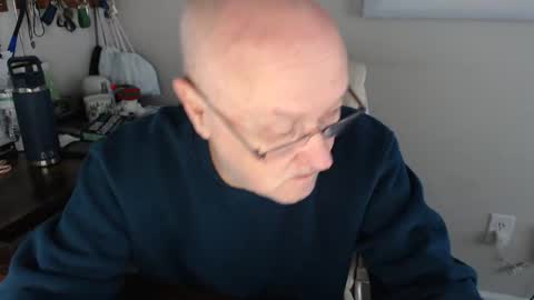 Snapshot of millenium0129 chatting on 12.18.25 millenium0129 online show from 12.18.25