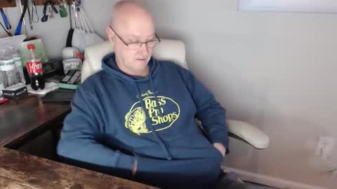 Snapshot of millenium0129 chatting on 12.23.25 millenium0129 online show from 12.23.25