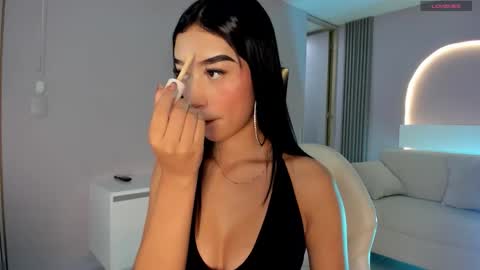 Snapshot of millieskinny_ chatting on 10.14.25 Ana Maria online show from 10.14.25