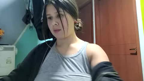 Snapshot of milliesweet77 chatting on 11.02.25 milli online show from 11.02.25