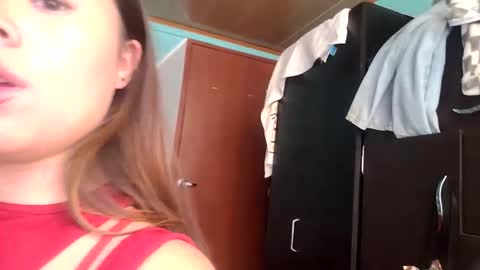 Snapshot of milliesweet77 chatting on 11.25.25 milli online show from 11.25.25