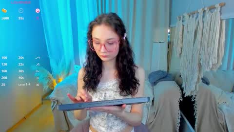 milliminimouse online show from 10.11.25