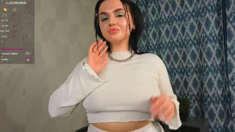 Snapshot of millyboby chatting on 12.17.25 Nika online show from 12.17.25