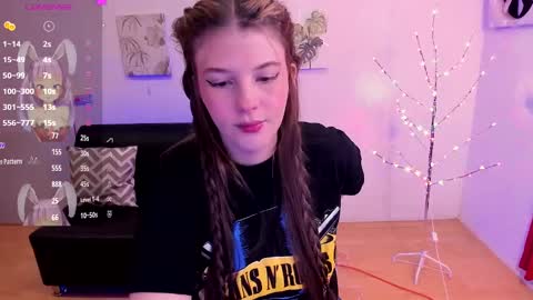 Snapshot of millysandler chatting on 01.28.25 Milly online show from 01.28.25