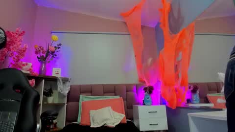 Snapshot of milu_beluci chatting on 10.18.25  Milu Belucci  online show from 10.18.25