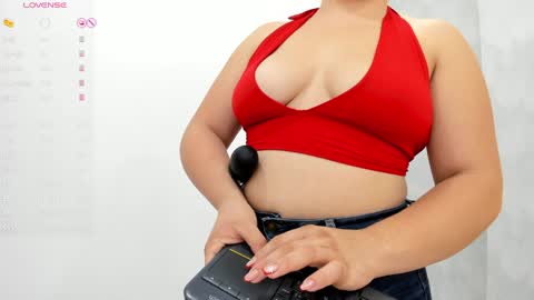 Milu Gomez online show from 12.18.24